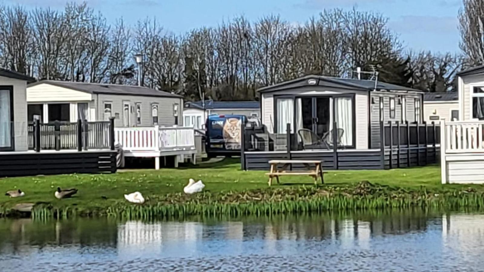 Reeds View Holiday Lodge South Cerney Eksteriør billede